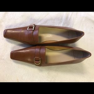 Harold’s tan women shoes size 6 1/2 M.